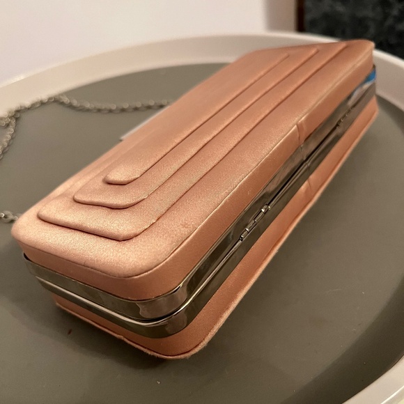 Sondra Roberts blush pink silk and satin blend clutch - Picture 15 of 16